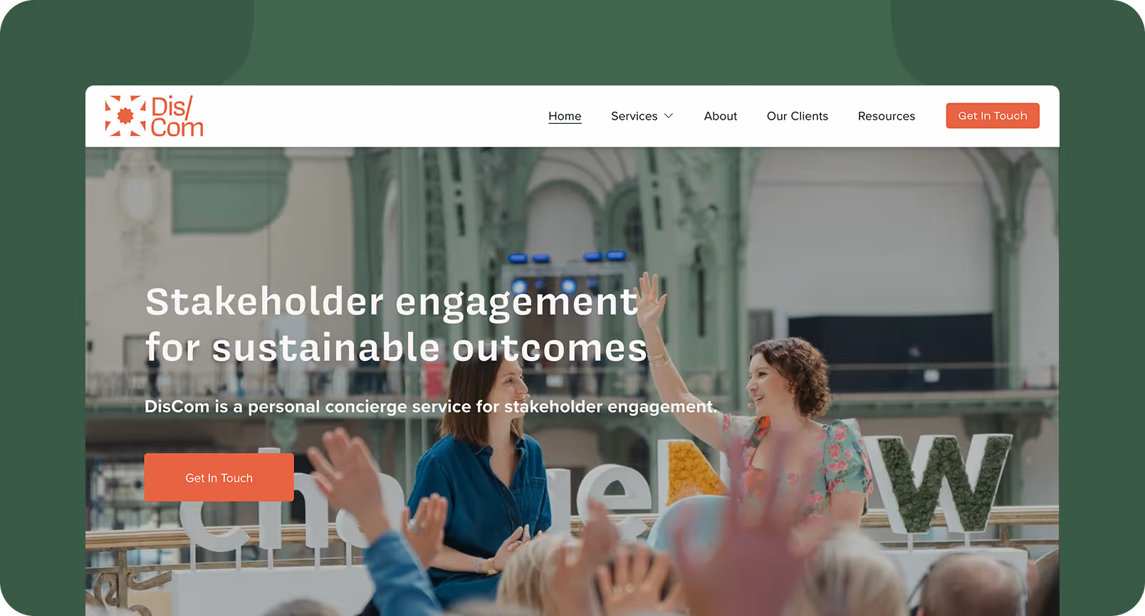 Screenshot of Discom homepage showing the founder moderating an event at ChangeNOW, with a green background.