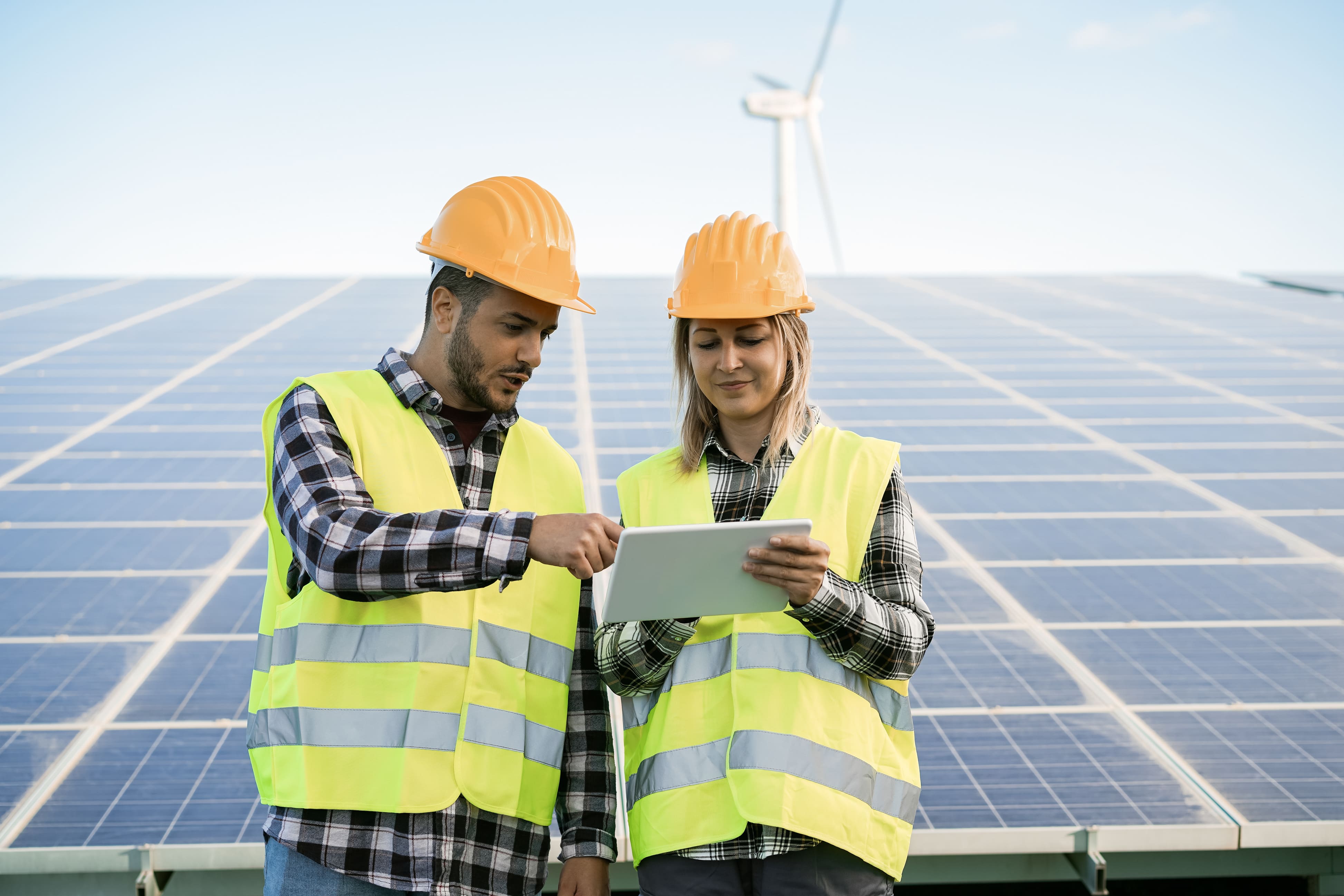 Développement de projets photovoltaïques : quelles obligations juridiques pour les entreprises ?