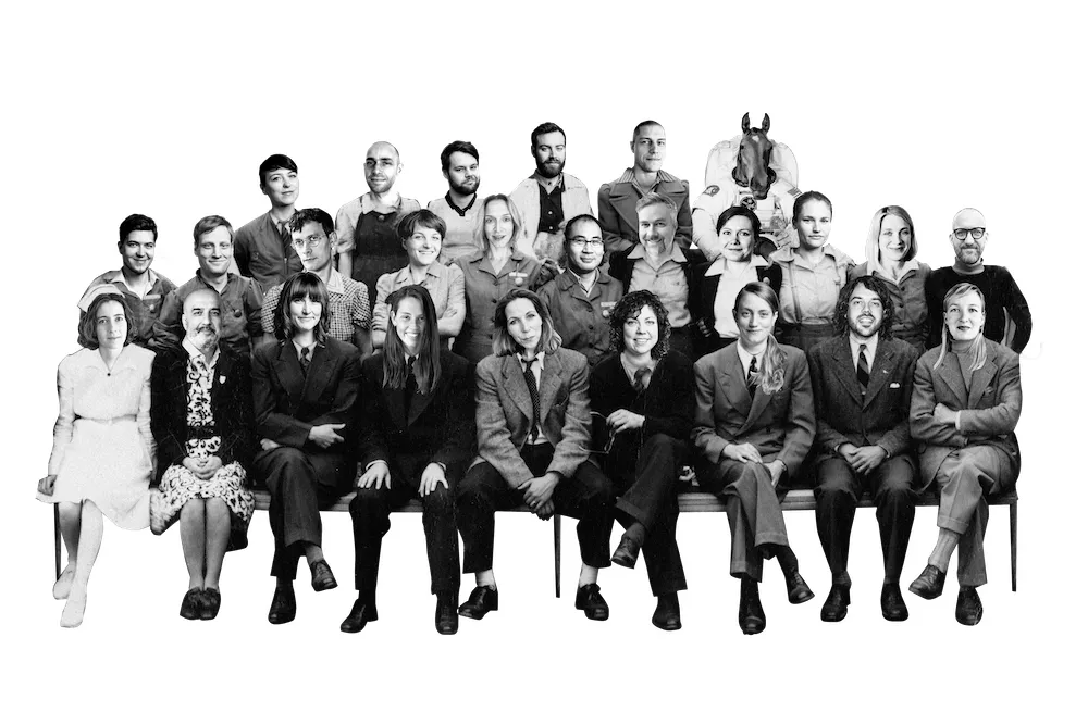 Team-Foto von Dark Horse, die Köpfe sind motiert in ein jahrhunderte altes Gruppenfoto.