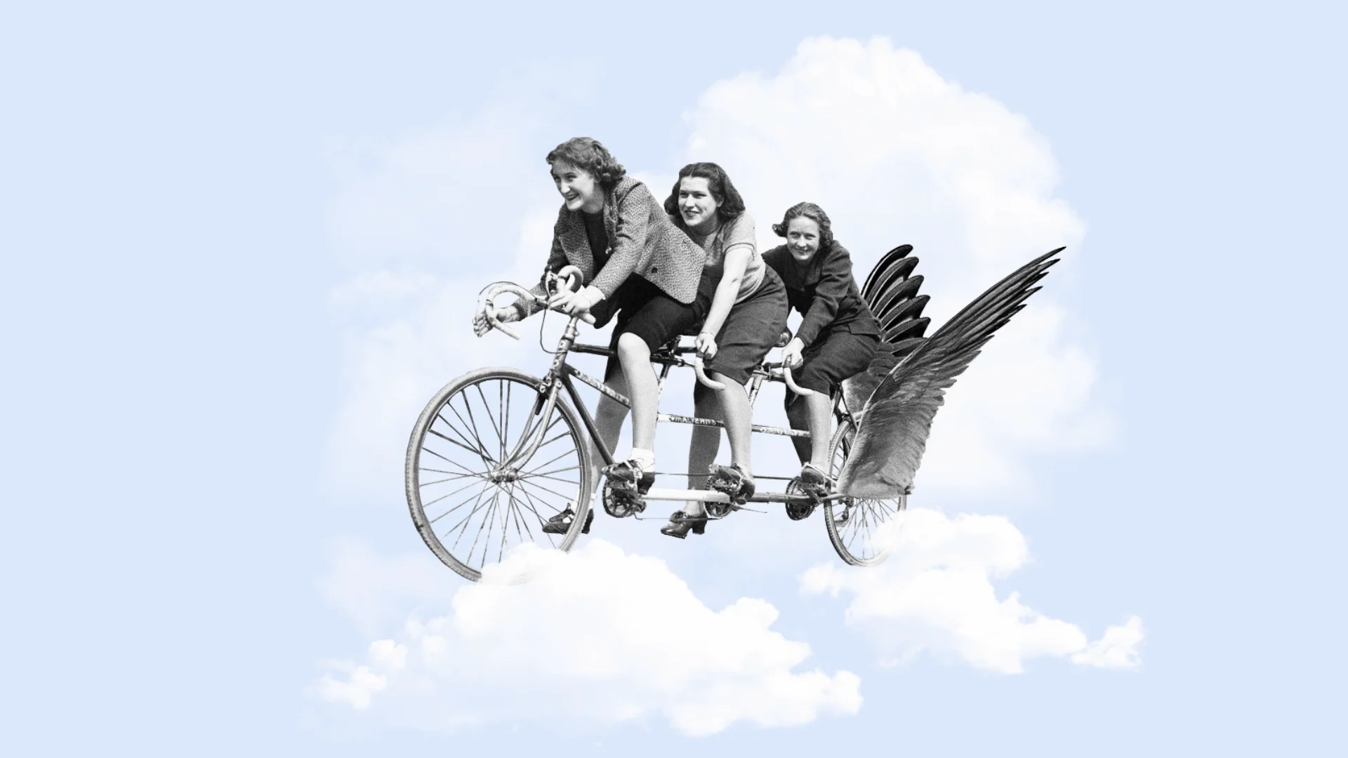 Fotocollage: drei Frauen fahren auf einem geflügelten Tandem durch den Wolkenhimmel.
