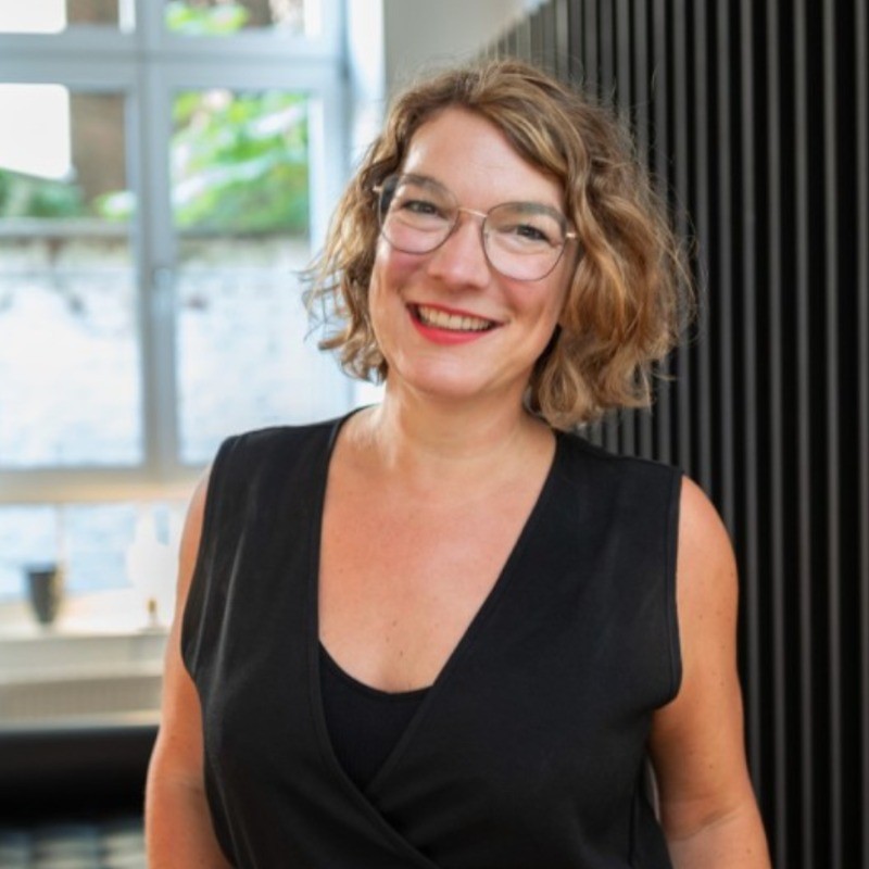 Porträtfoto von Kathrin Stein, CX-Expertin & Product Ownerin.
