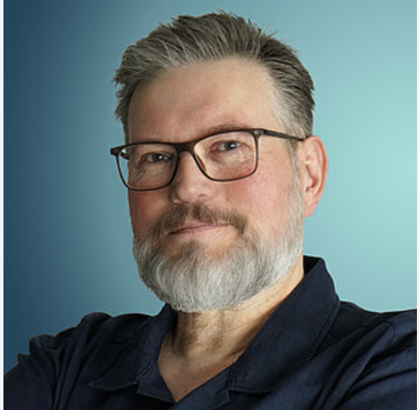 Porträtfoto von Frank Pöhlmann, Customer Experience Consultant bei Versicherungskammer.