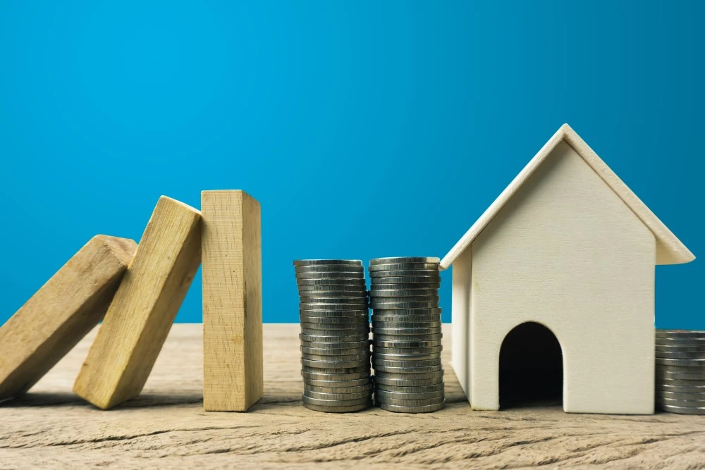 Will Homeowners Insurance Cover a Leaking Roof? Tennessee Coverage Questions Answered.