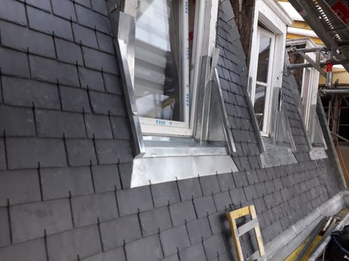 Réalisation d'une toiture en zinc et ardoise à Montfort, l'Amaury dans les Yvelines