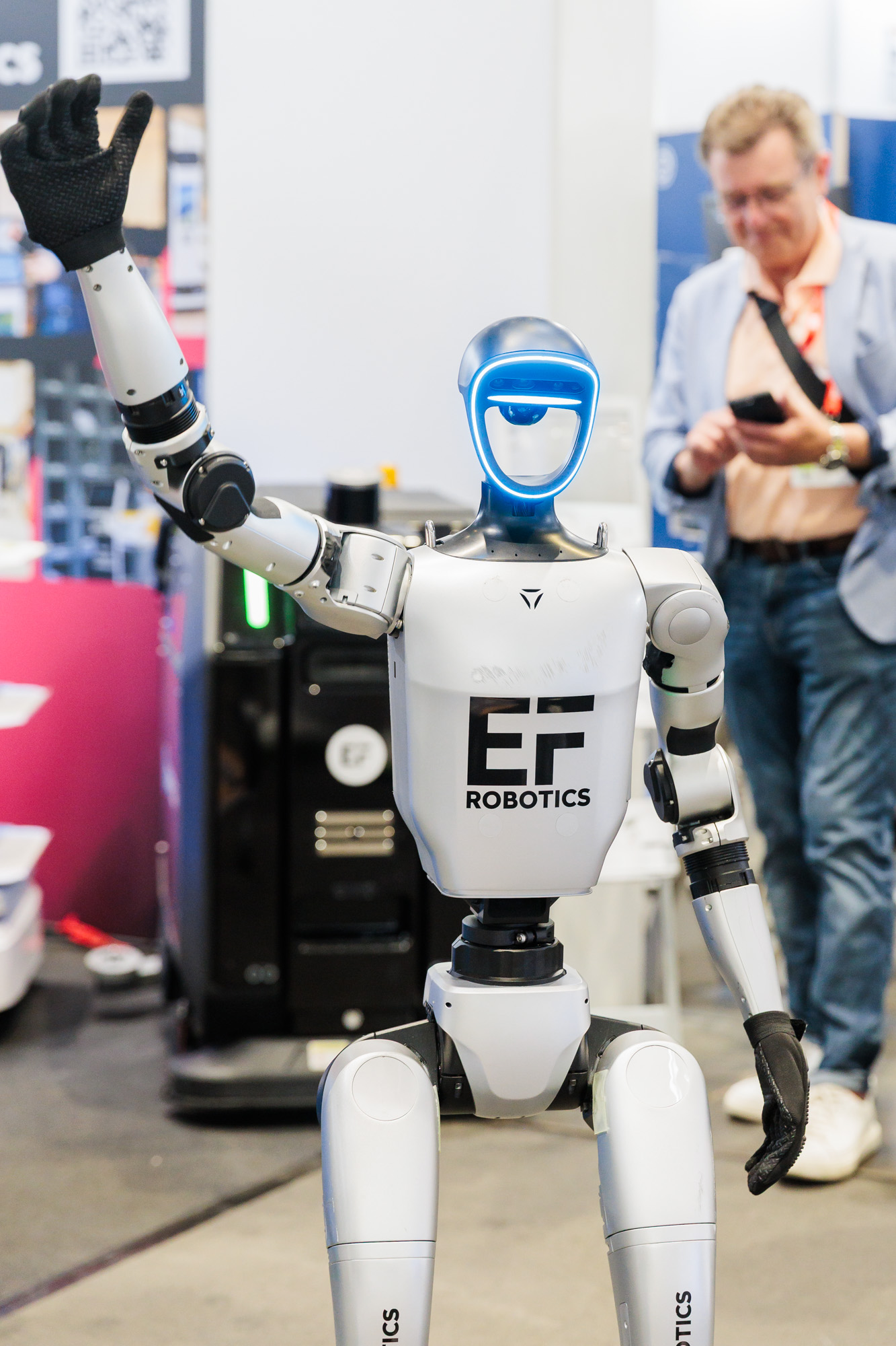 Humanoider Roboter im professionellen Einsatzumfeld