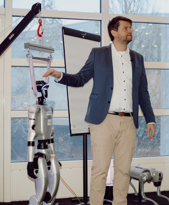 Humanoide Robotik EF Robotics