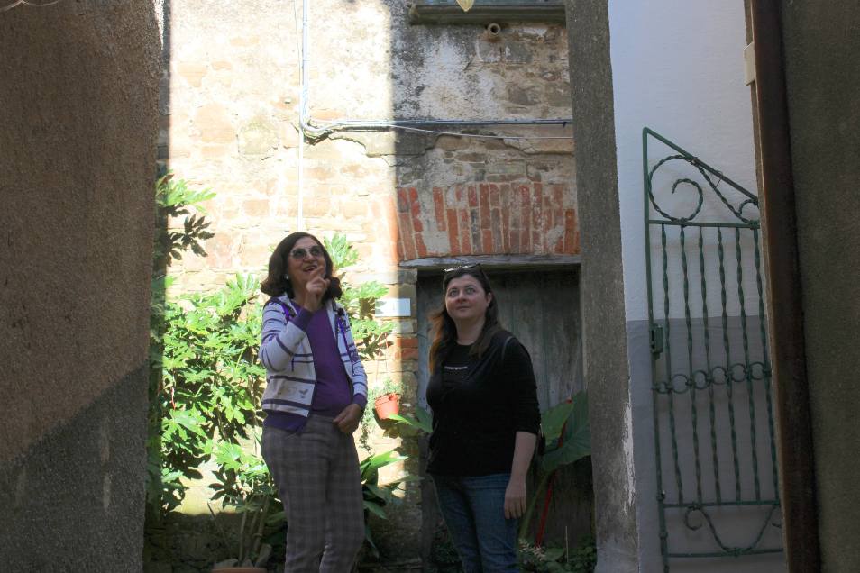 Accappatoio con logo La Pineta ricamato in primo piano