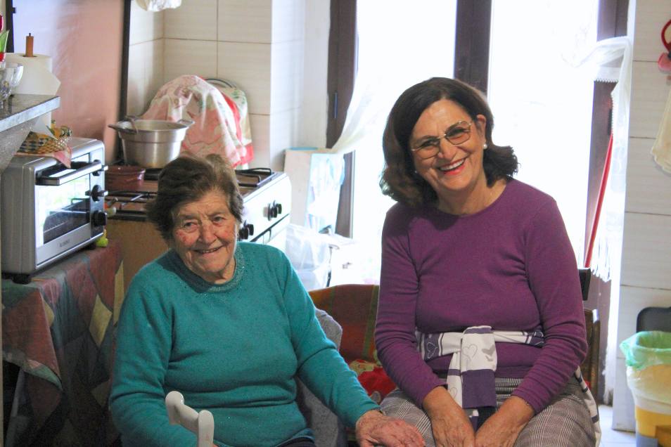 Trattamento viso in cabina con luci soffuse e aromaterapia