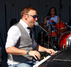 book dueling pianos for your event