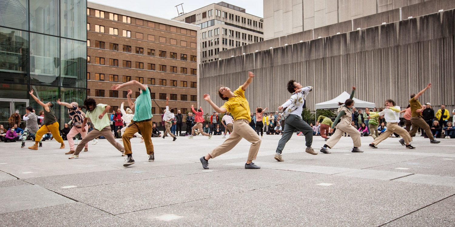 Danseurs interprétant la chorégraphie Les Préludes