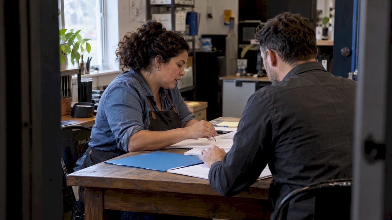 $100,000 Example: AR Financing vs Factoring for Small Businesses