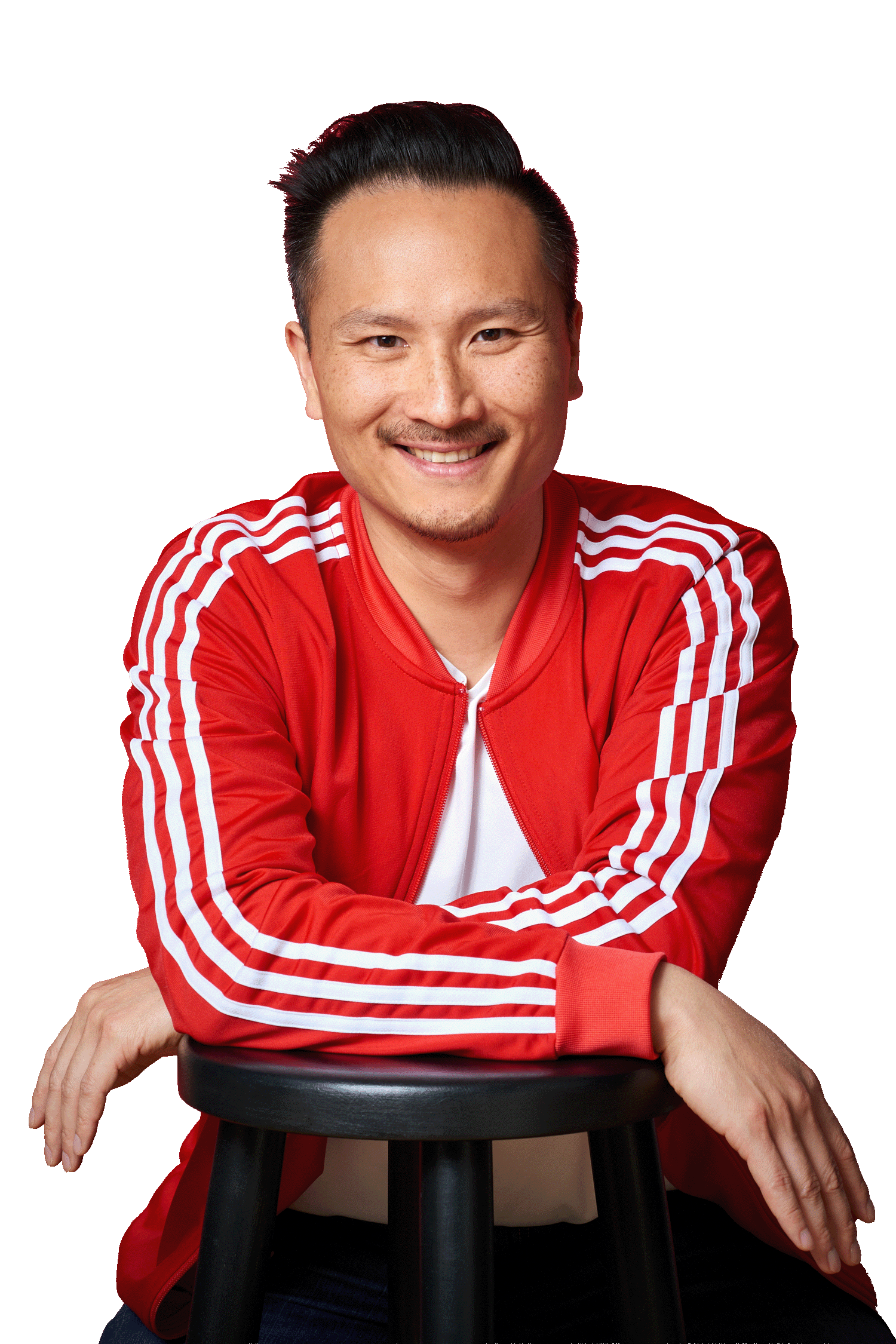 Minh Nguyen im roten Trainingsanzug