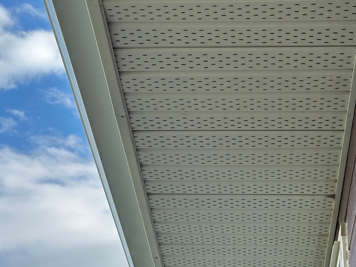 Aluminum vs. Vinyl: Which Soffit and Fascia Material is Best for Your Home?