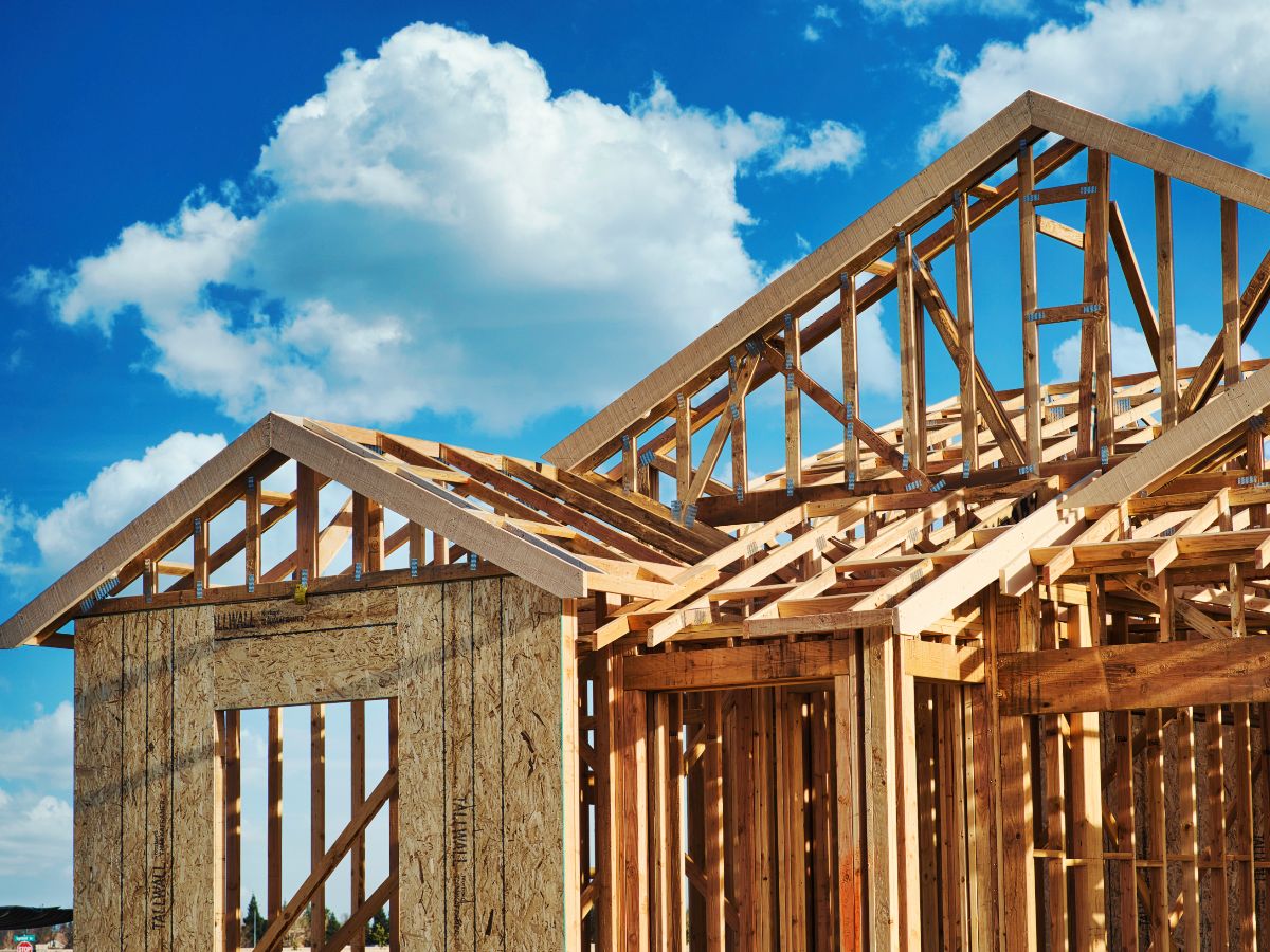 Choosing Low-Maintenance Exterior Materials for New Home Builds in Simcoe County