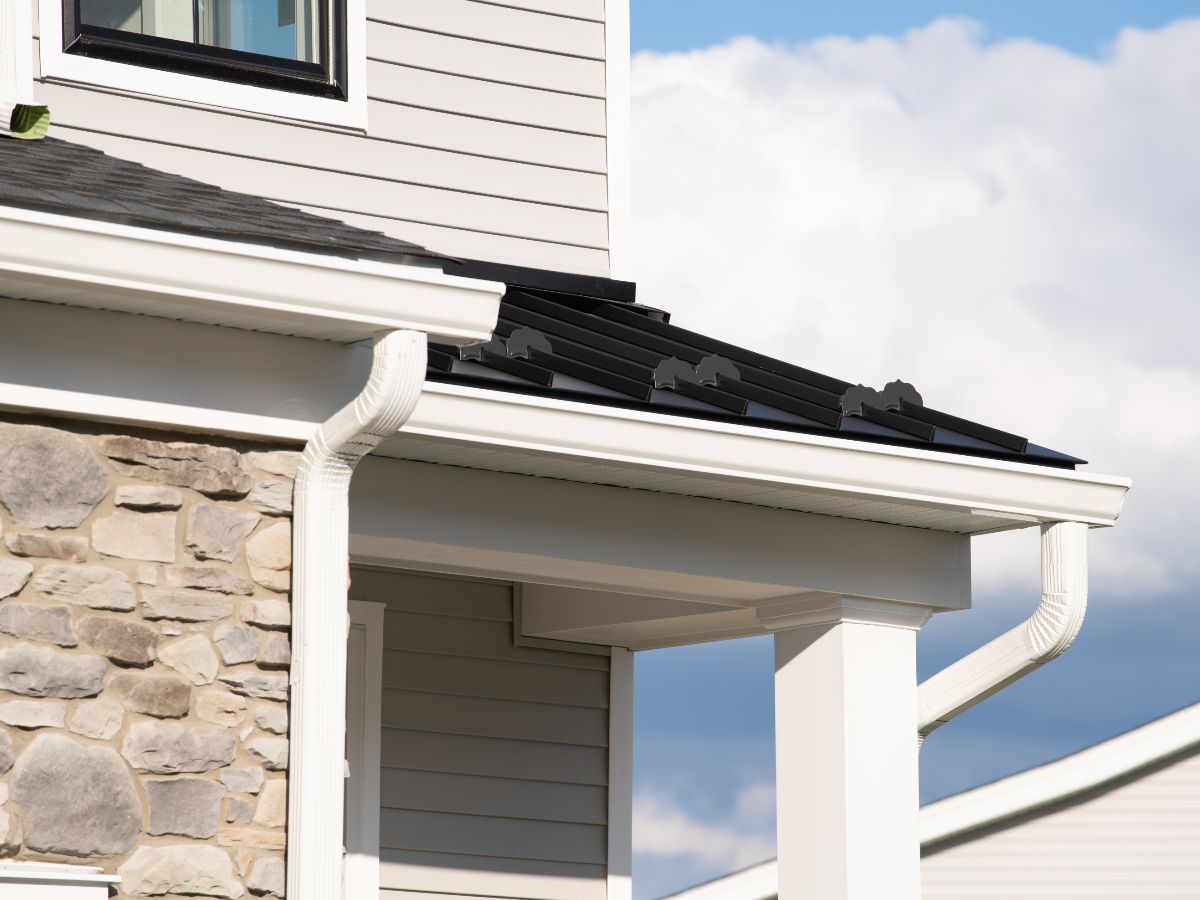 Signs Your Eavestroughs Need Repair or Replacement