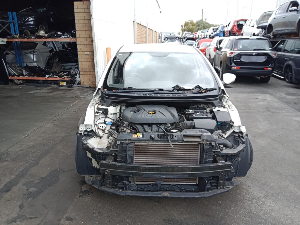 2013 Hyundai Elantra White