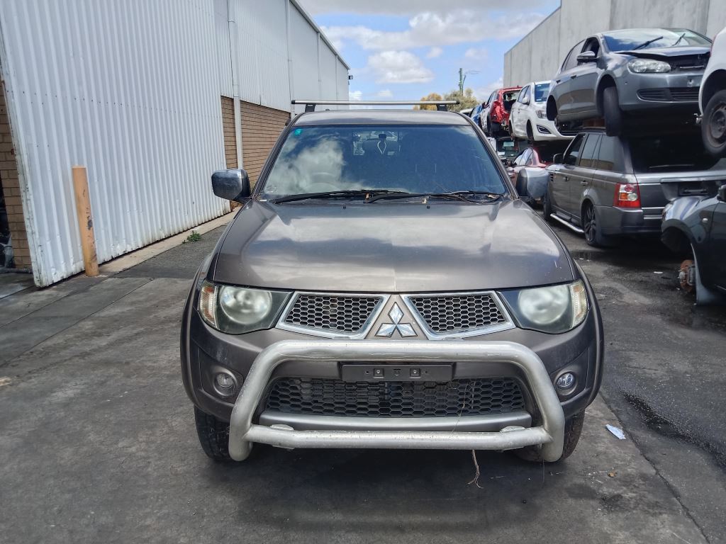 2013 Mitsubishi Triton Grey