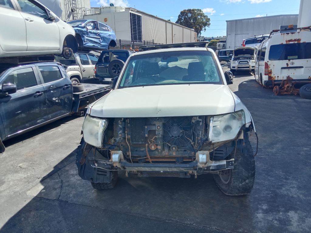 2013 Mitsubishi Pajero White