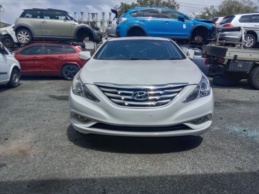 2013 Hyundai i45 White