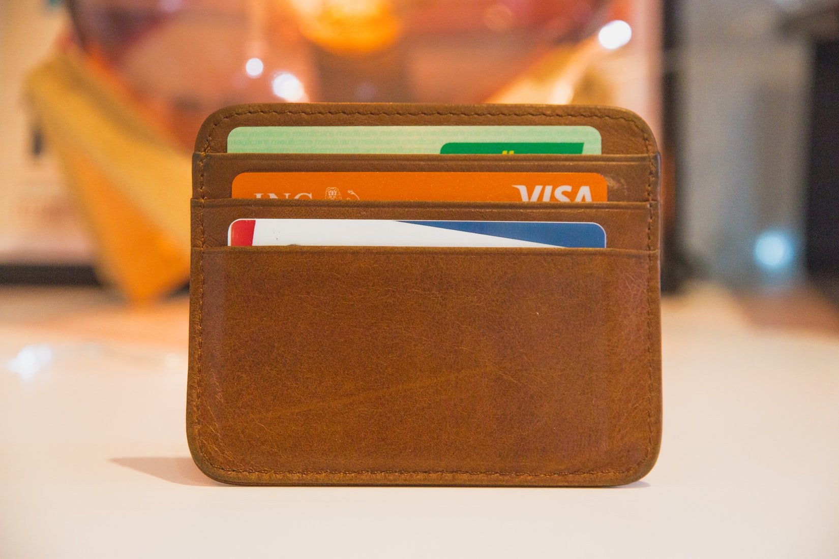 A brown leather wallet||||||Lots of one dollar bills
