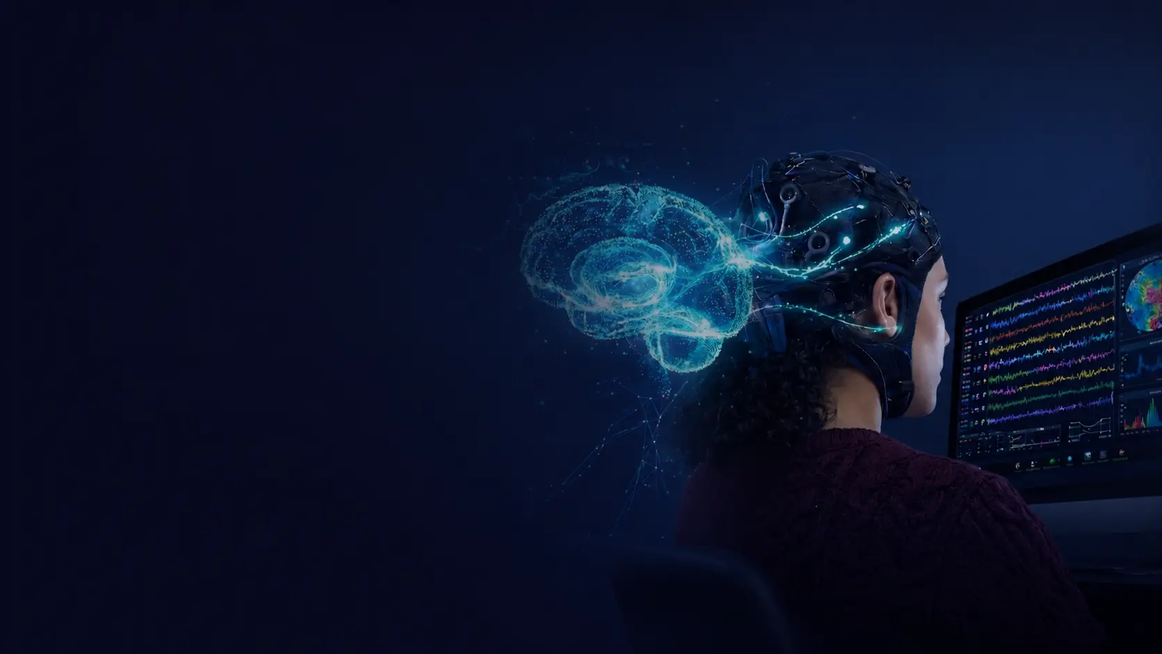 Une participante équipée d’un casque d’électroencéphalographie observe ses ondes cérébrales, une représentation lumineuse de son cerveau en suspension