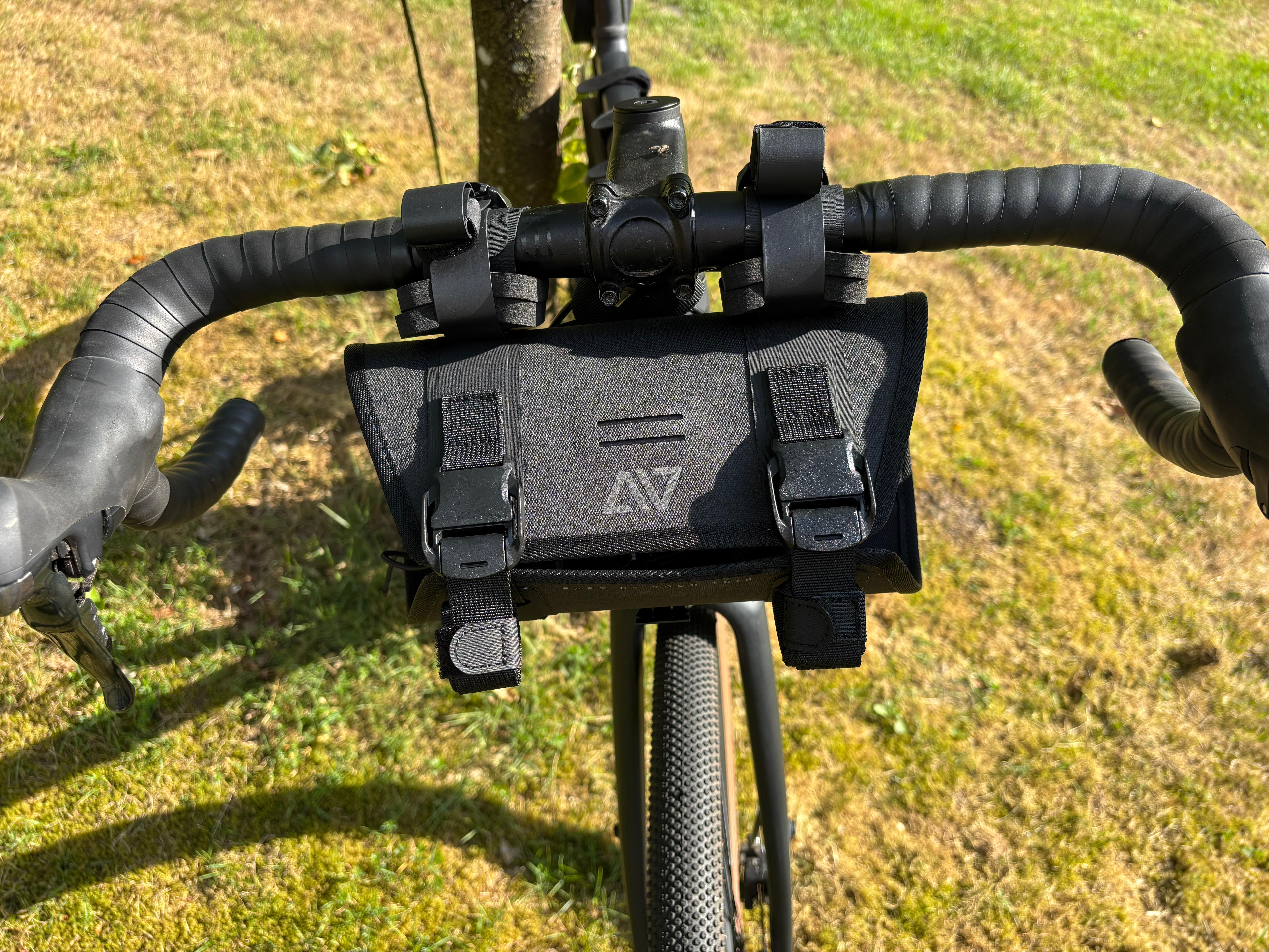 Foto van onze bikepack stuurtas