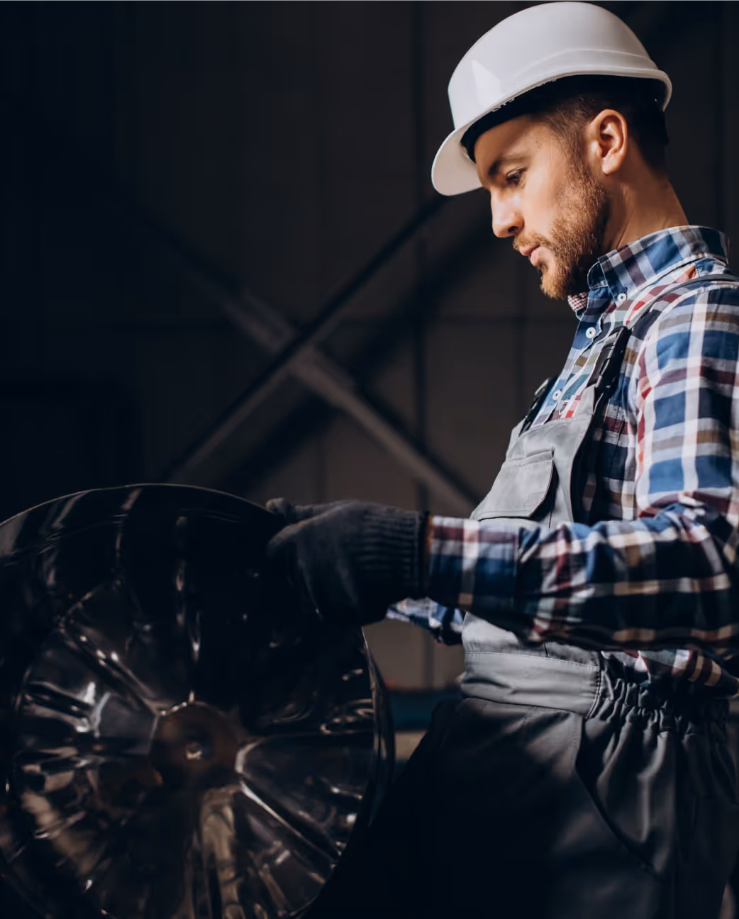 Handwerker bei der Arbeit – Zielgruppe der Rohlmann Steuerberatungsgesellschaft mbH für steuerliche Beratung im Bau- und Handwerksgewerbe.