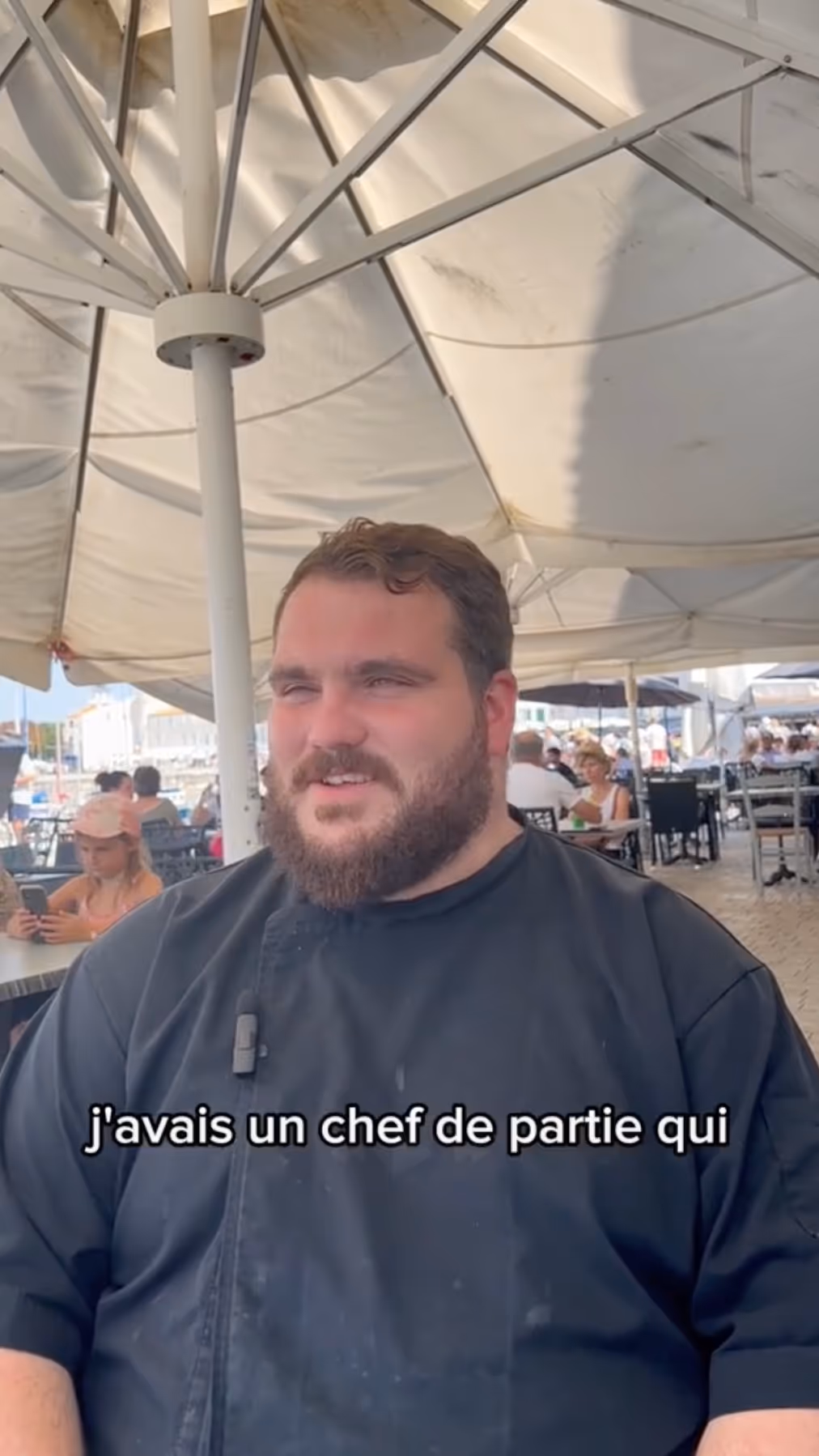 Témoignage authentique d'un salarié saisonnier épanoui partageant son expérience positive en emploi saisonnier. Cette image illustre la satisfaction des travailleurs qui ont trouvé leur job saisonnier idéal grâce aux plateformes spécialisées. Le travail saisonnier offre des opportunités d'épanouissement professionnel et personnel, comme le démontre ce témoignage. De nombreux secteurs proposent des emplois saisonniers logés permettant aux candidats de vivre une expérience enrichissante. Les témoignages positifs confirment que l'emploi saisonnier est une voie d'avenir pour de nombreux professionnels. Découvrez votre prochain job saisonnier sur Ohmyseason.fr et rejoignez les milliers de saisonniers satisfaits.