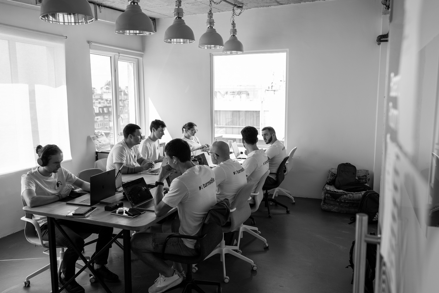 The Strategic Advantage: 5 Core Benefits of Outsourcing for Your Business