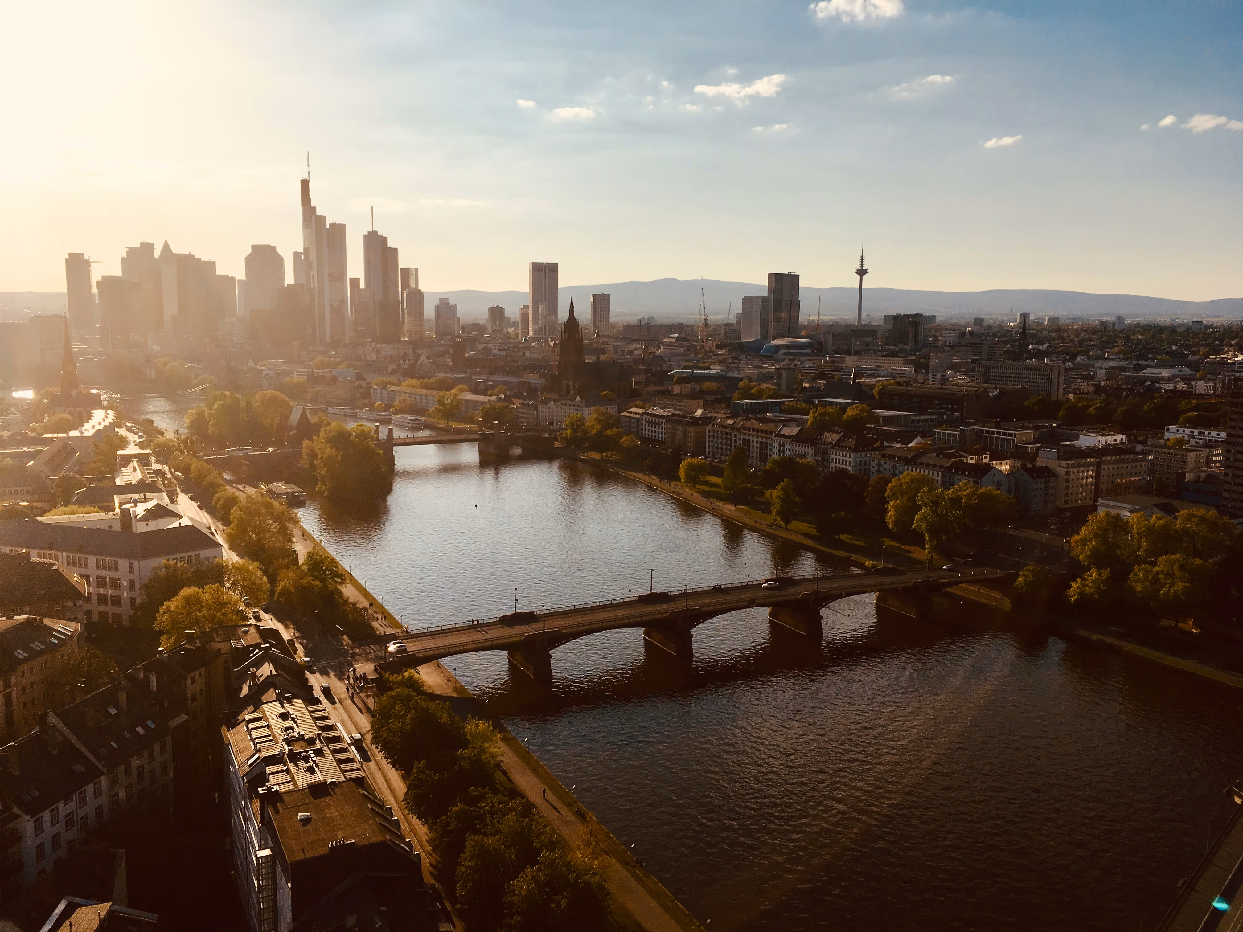Location_Frankfurt_Wiesbaden_Skyline Frankfurt 