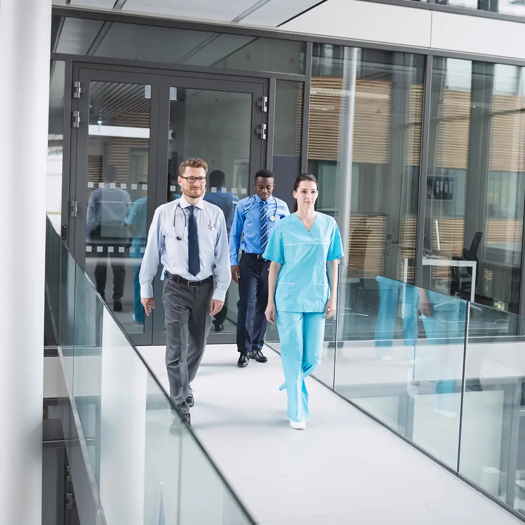 Ein Team aus internationalen Fachkräften sichert die Zukunft deutscher Kliniken.