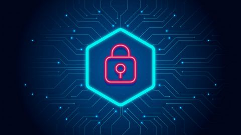 Icône de cadenas lumineux au centre d’un circuit électronique, symbolisant la cybersécurité.