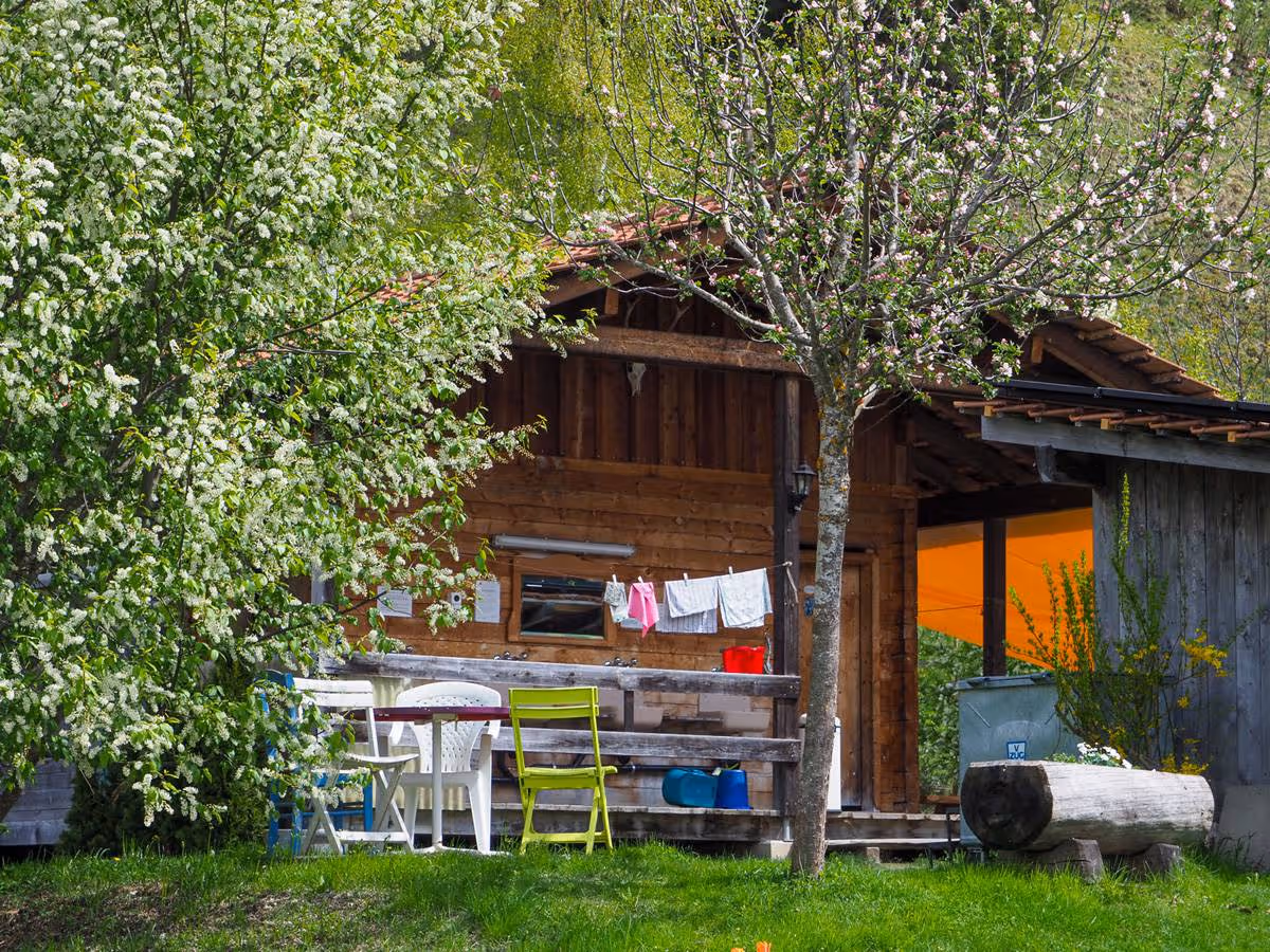 Sanitärbereich mit Sitzplatz