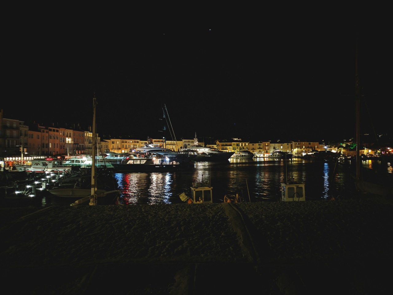 Soirées à St-Tropez : Quand la nuit réinvente la ville