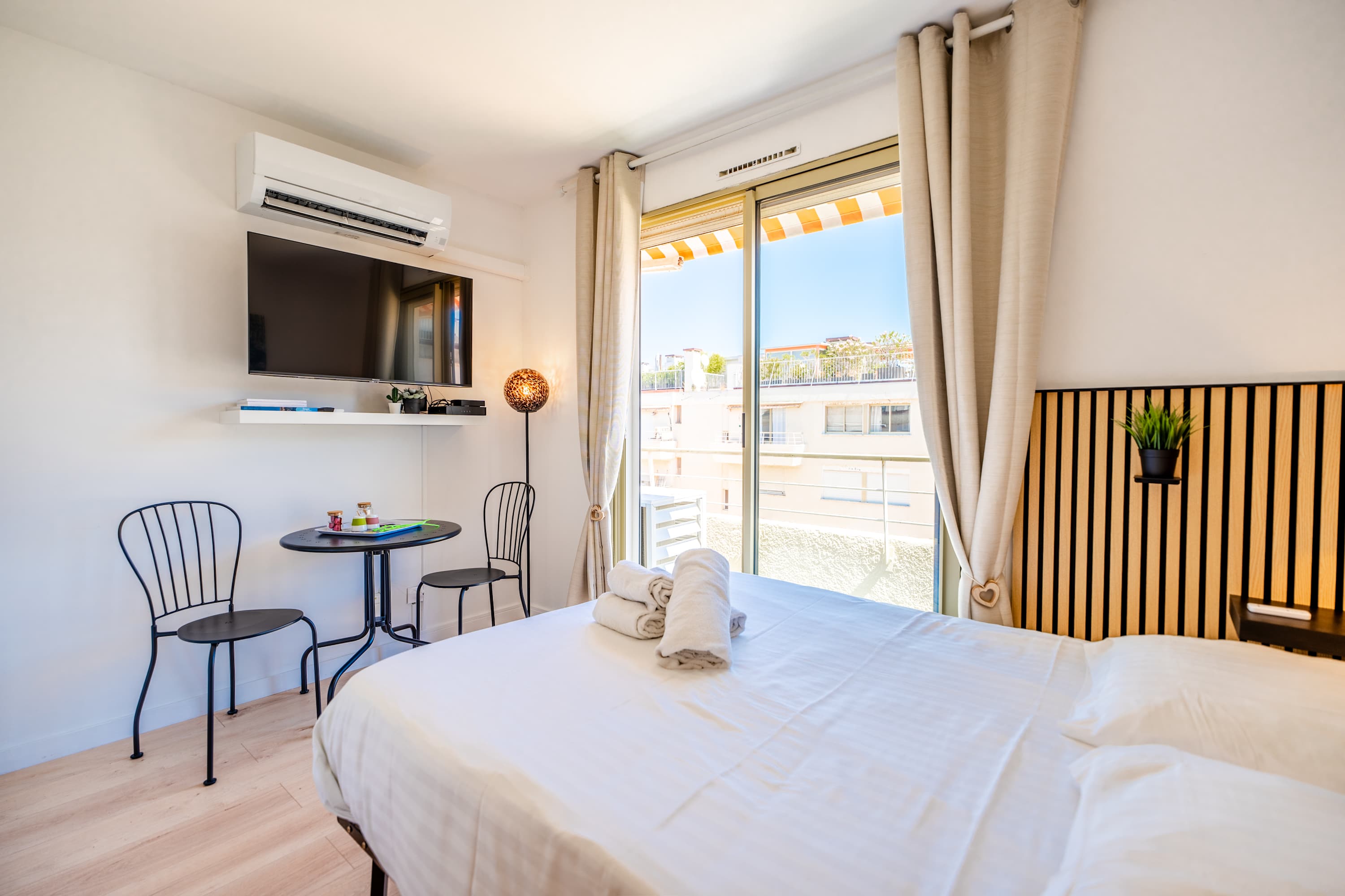 Lou Cigaloun l Balcony, pool l Shellter-Rentals