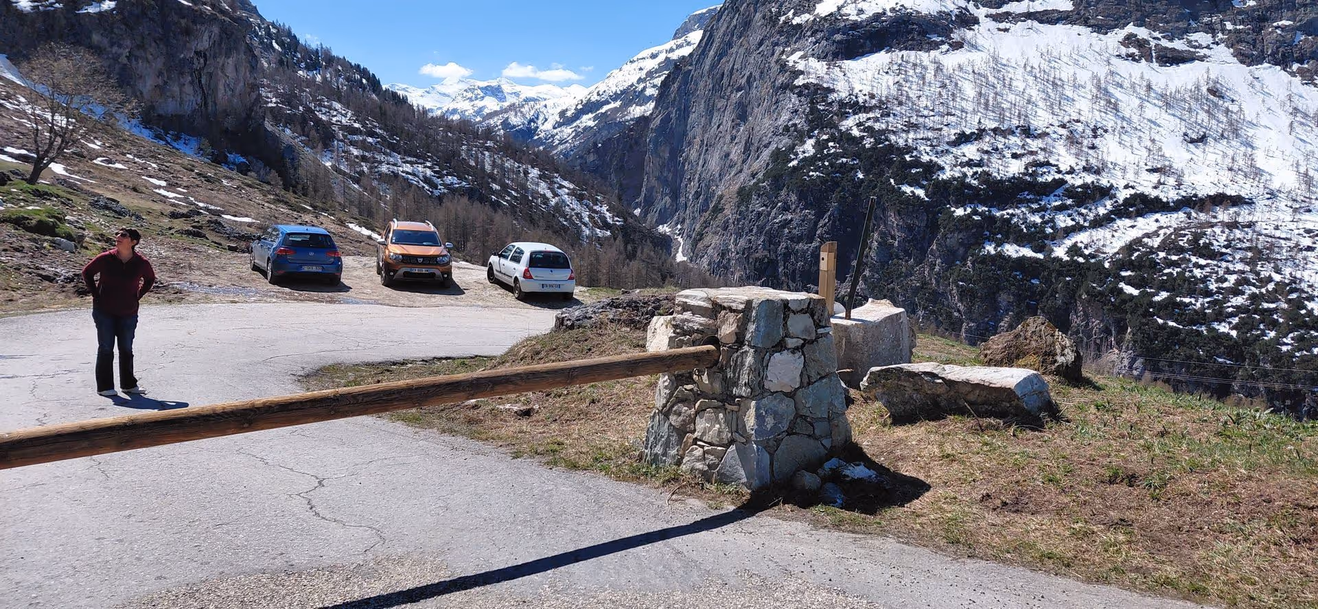 compteur de passage devant un parking en haute montagne