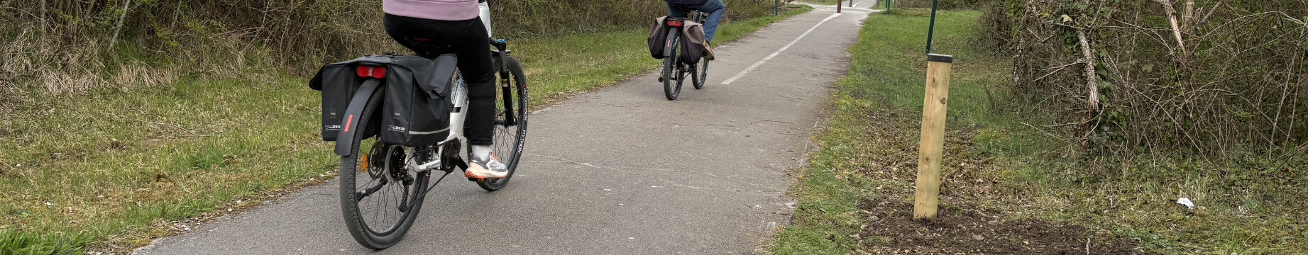 Pendant longtemps, la fréquentation des véloroutes et voies vertes dans l’Oise relevait davantage de l’estimation que de la mesure. Comme dans de nombreux territoires, les usages étaient connus intuitivement, observés ponctuellement, mais jamais réellement objectivés. Cette absence de données limitait la capacité à évaluer les politiques menées, à mesurer l’impact des actions de promotion, et plus largement à piloter une stratégie touristique fondée sur des indicateurs fiables.