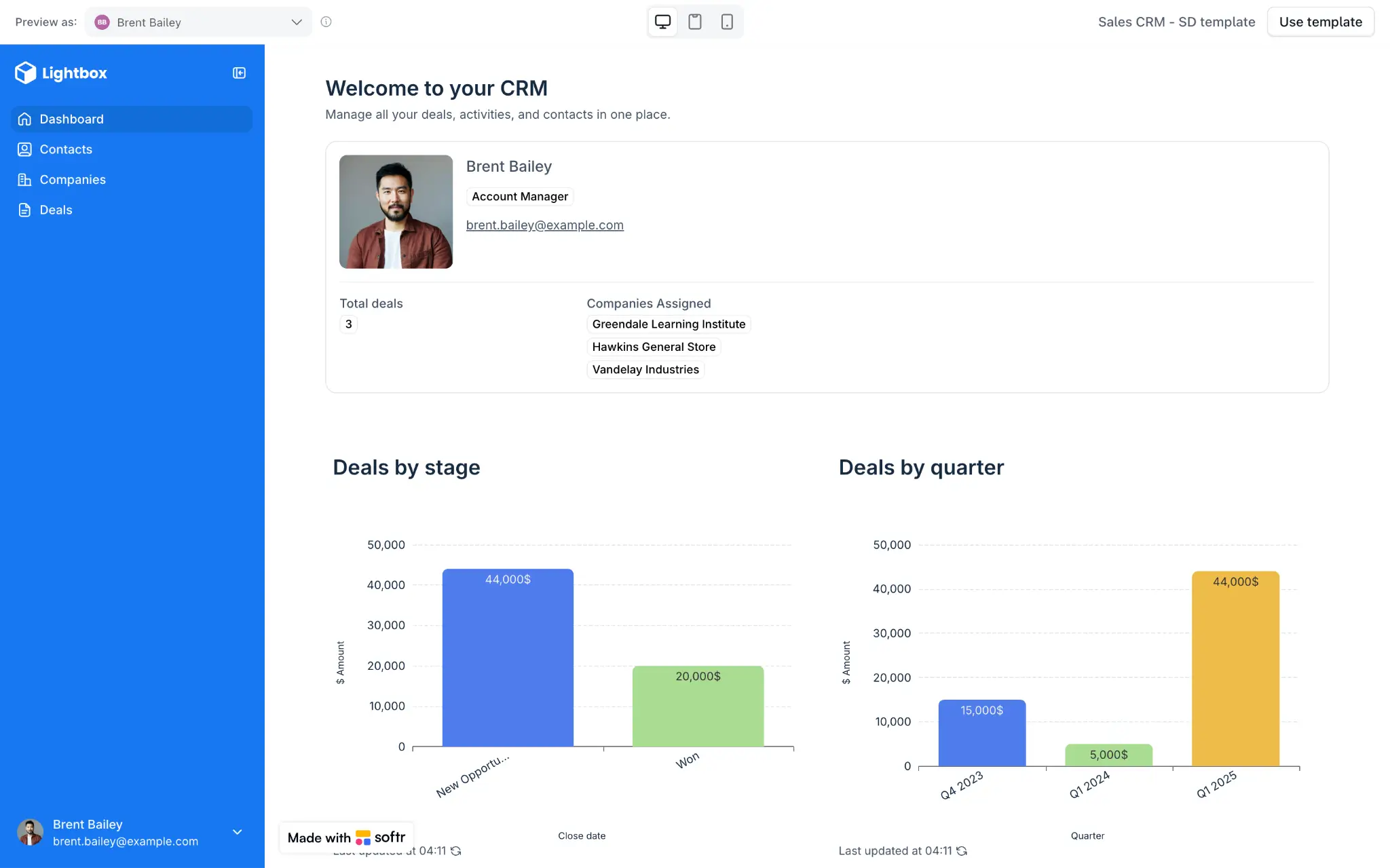 Softr's CRM shocasing deals by stage and quarter