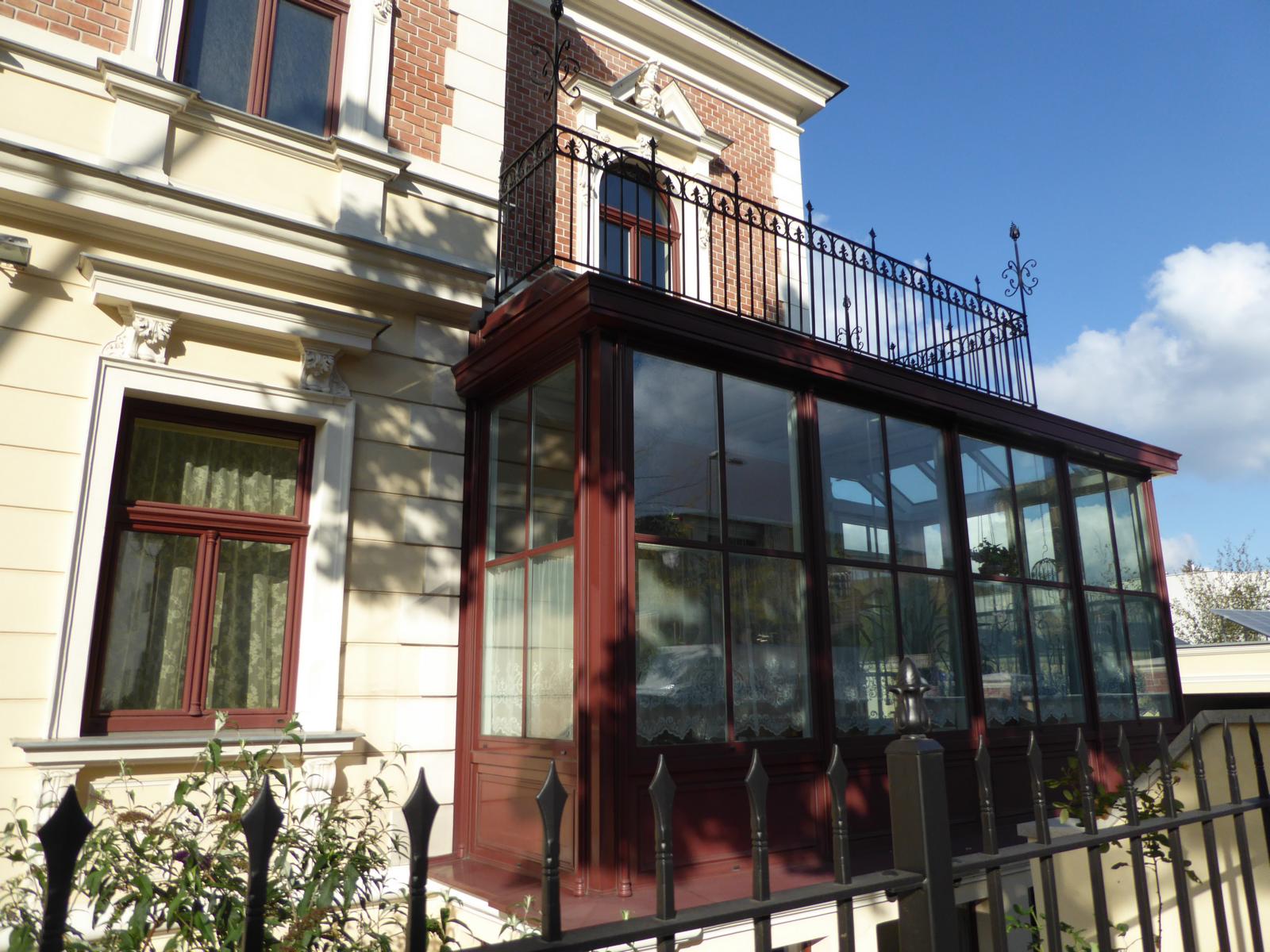 Klassischer Aluminium-Wintergarten an einer Altbau-Villa – Matauschek