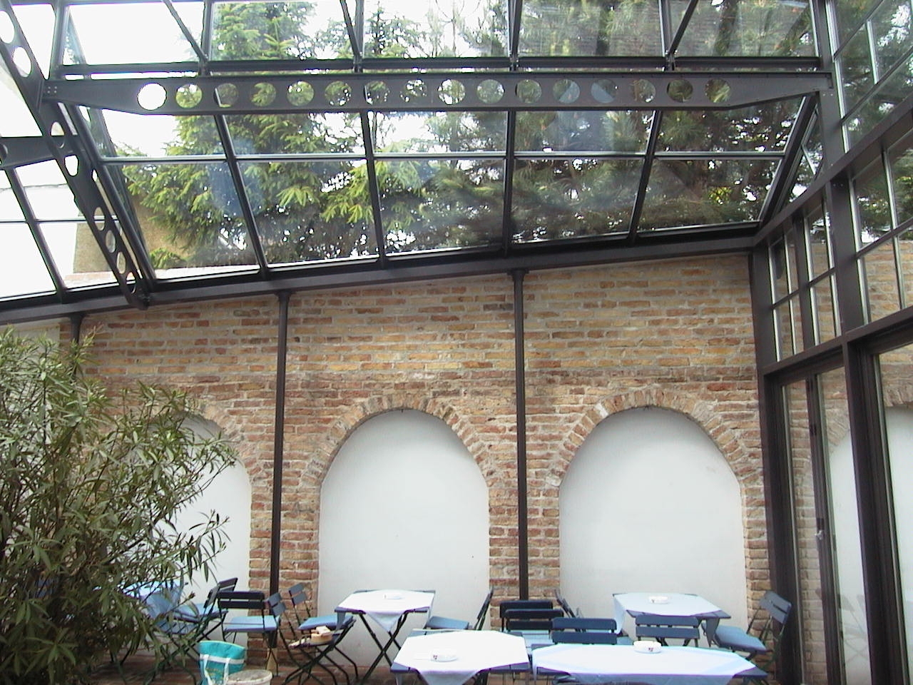 Wintergarten aus Aluminium, Innenansicht mit Glasdach – Matauschek