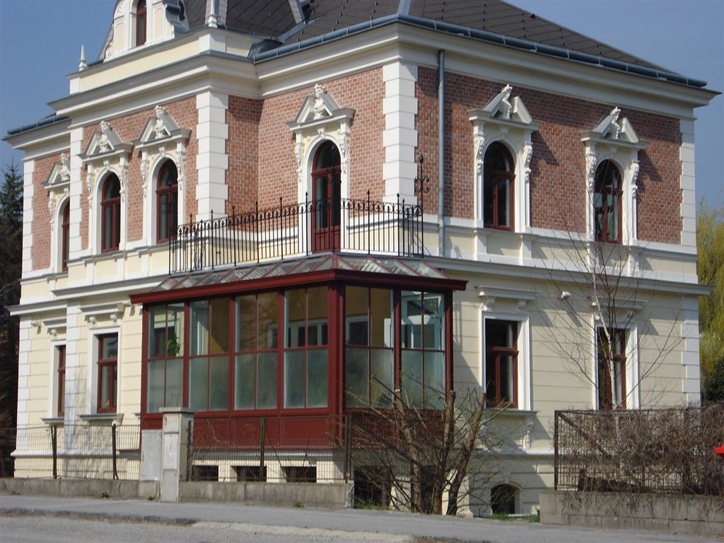 Klassischer Aluminium-Wintergarten an einer Gründerzeit-Villa – Matauschek