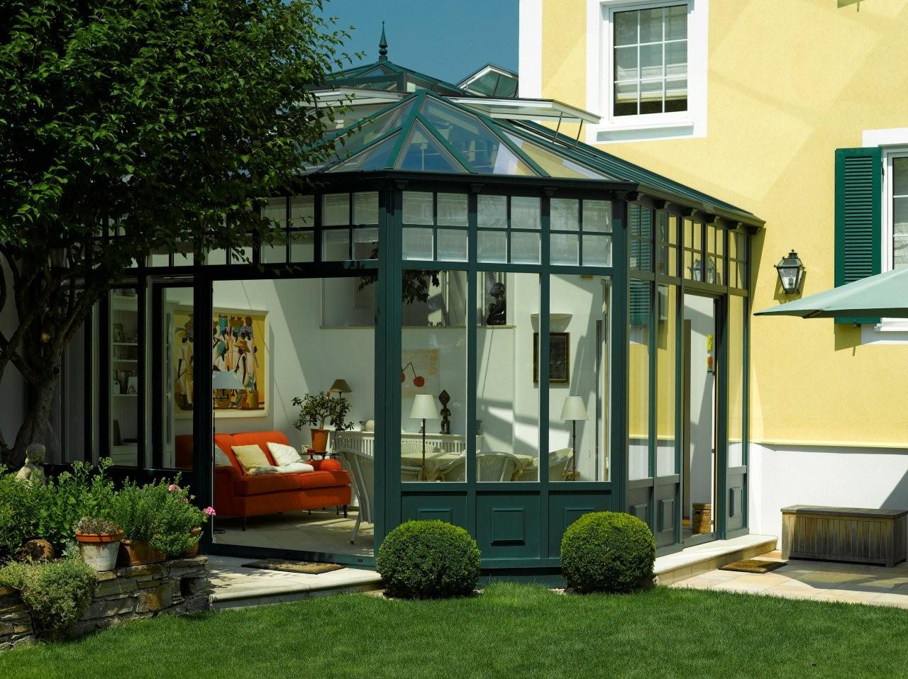 Klassischer Aluminium-Wintergarten von Matauschek, Außenansicht