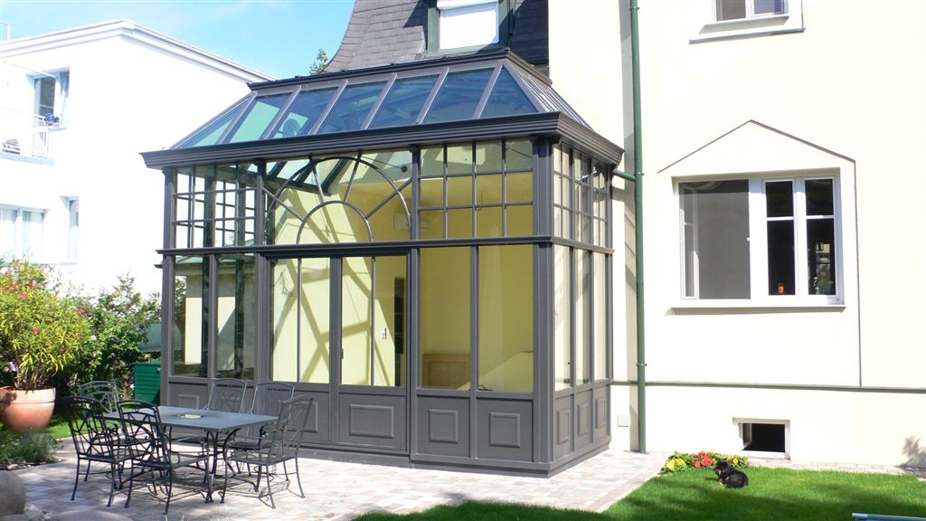 Klassischer Aluminium-Wintergarten mit Sprossen von Matauschek