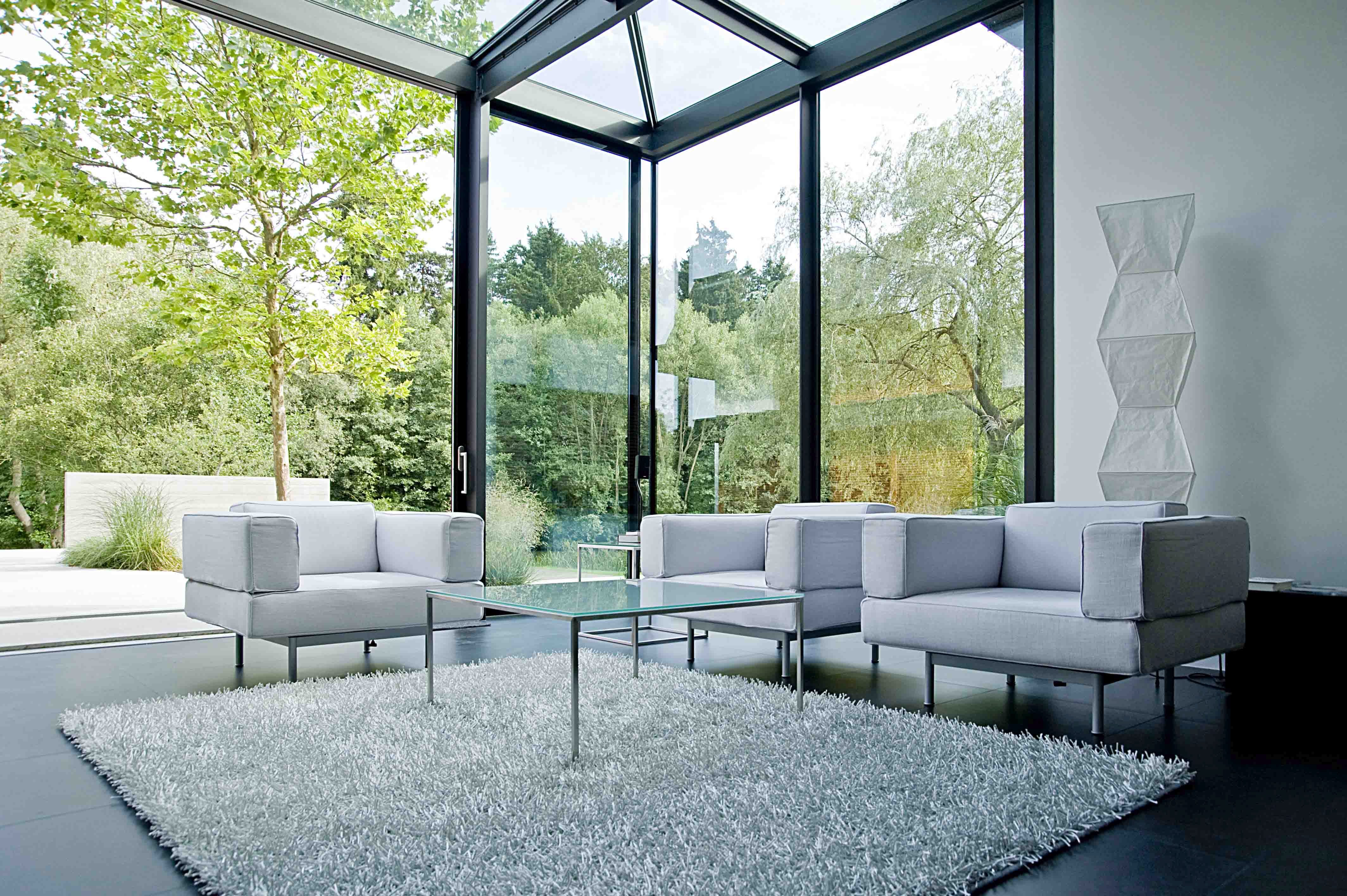 Moderner Aluminium-Wintergarten, Innenansicht mit Loungebereich – Matauschek