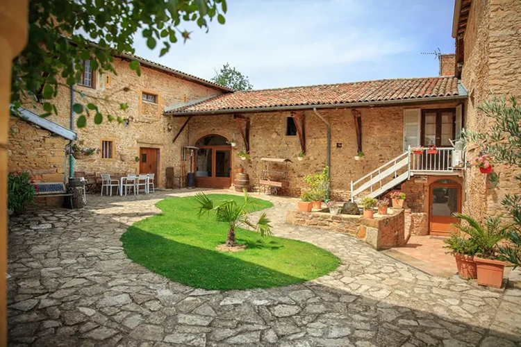 La cour du Domaine de Bénévent