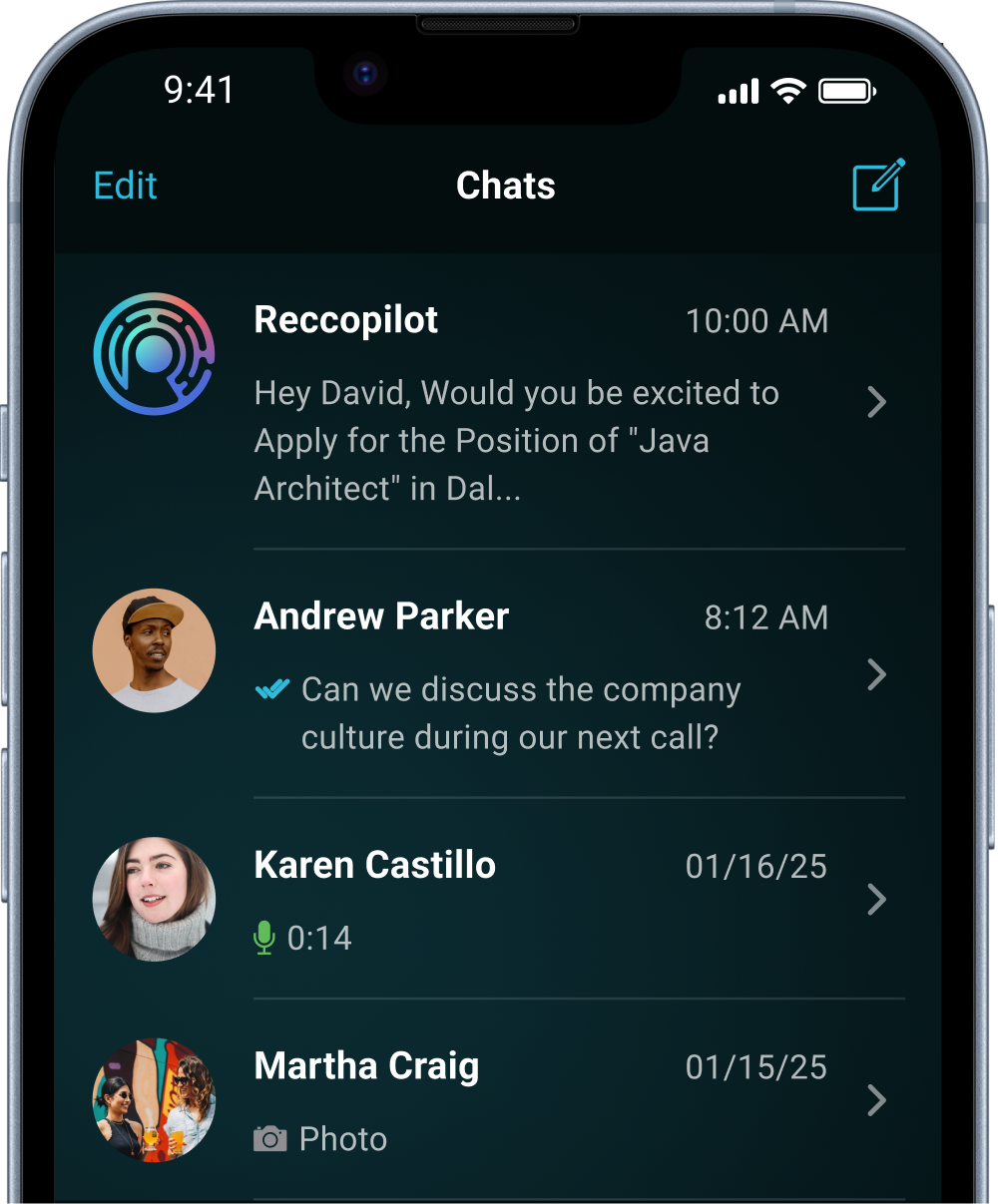Mobile chat screen showing candidate communication, demonstrating how automated candidate communication streamlines interactions.