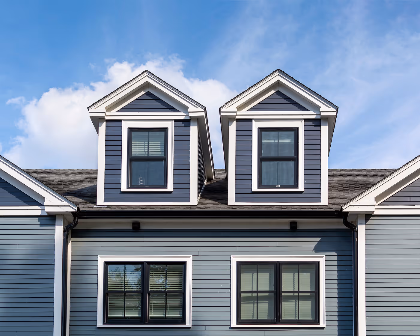 A blue house with Alside siding replaced by the Window Source of Nashville in Franklin, TN