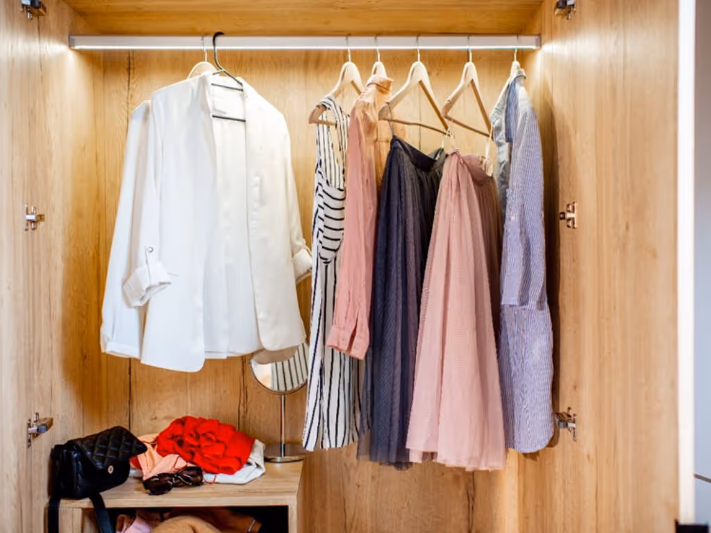 A complete guide to women’s business attire: master the professional look 