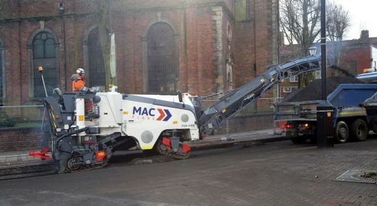 Road planer with a 1 metre milling width