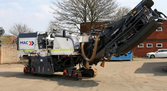 Road planer with a 1.5 metre milling width
